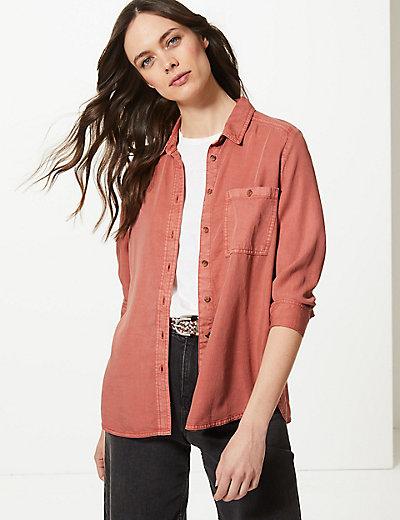 Женская джинсовая рубашка с контрастными строчками